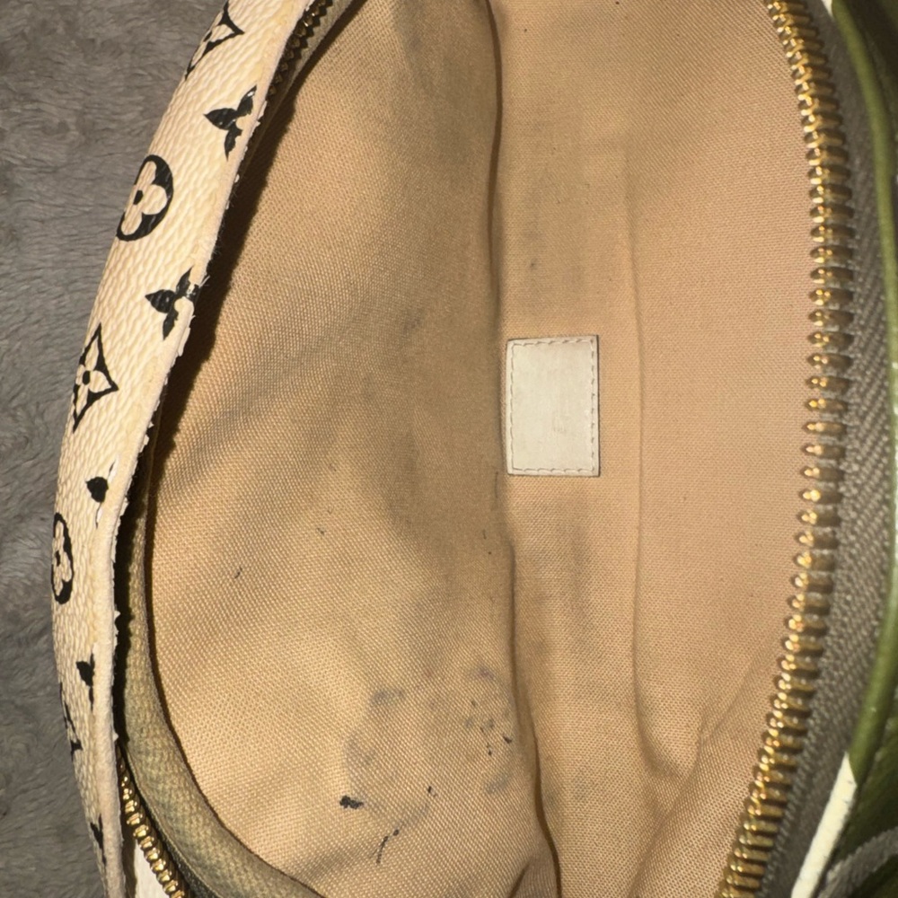 Louis Vuitton Giant Monogram Green and Cream Women's Bumbag - Picture 9 of 13